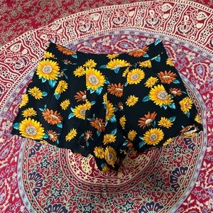 Floral Shorts. Size S